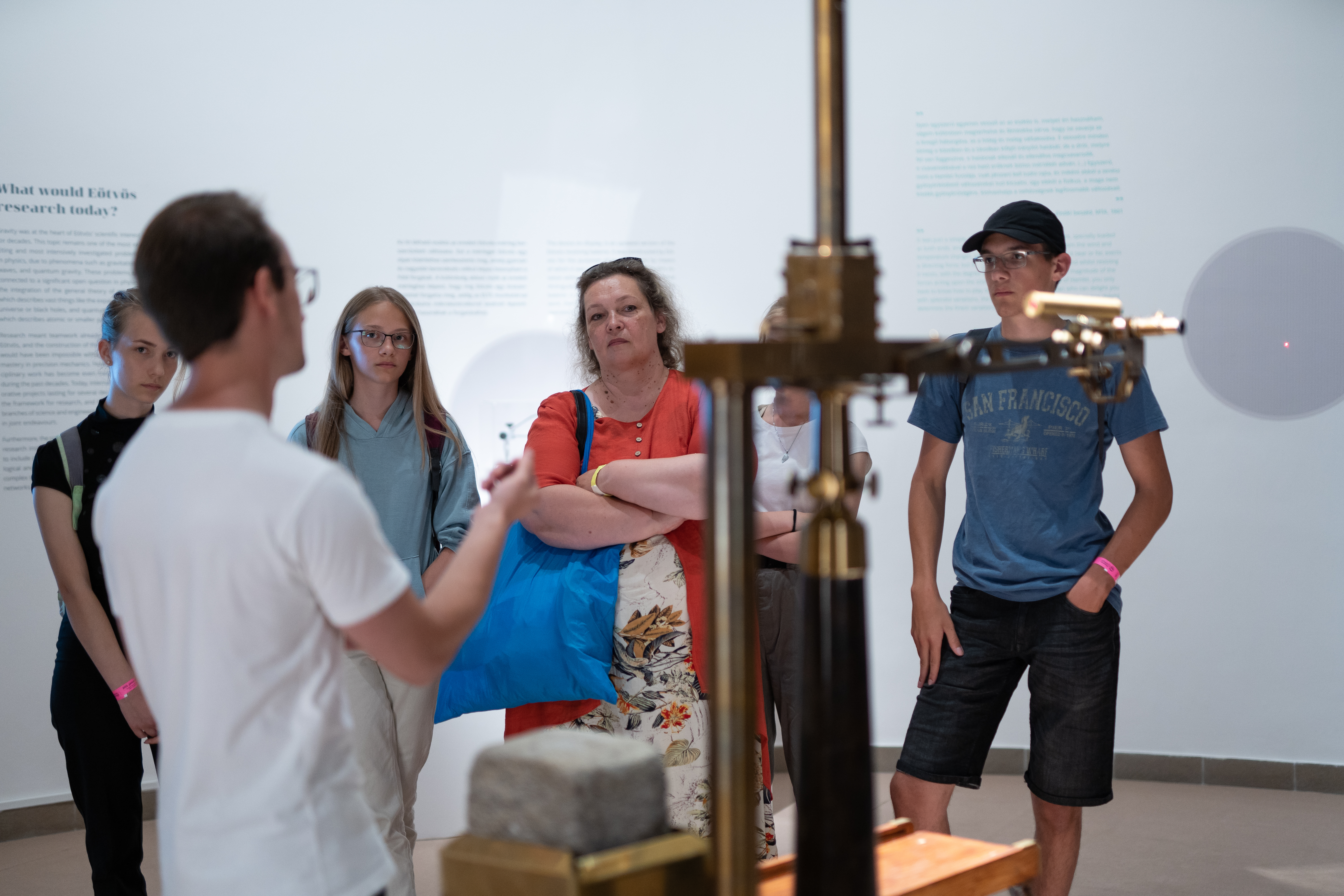 Visitors of the Eötvös-exhibition at the Long Night of Museums