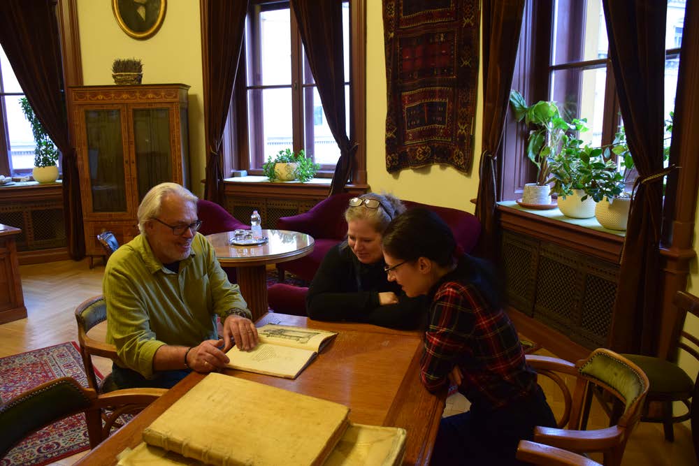 János Zsámboky's emblem book was adopted